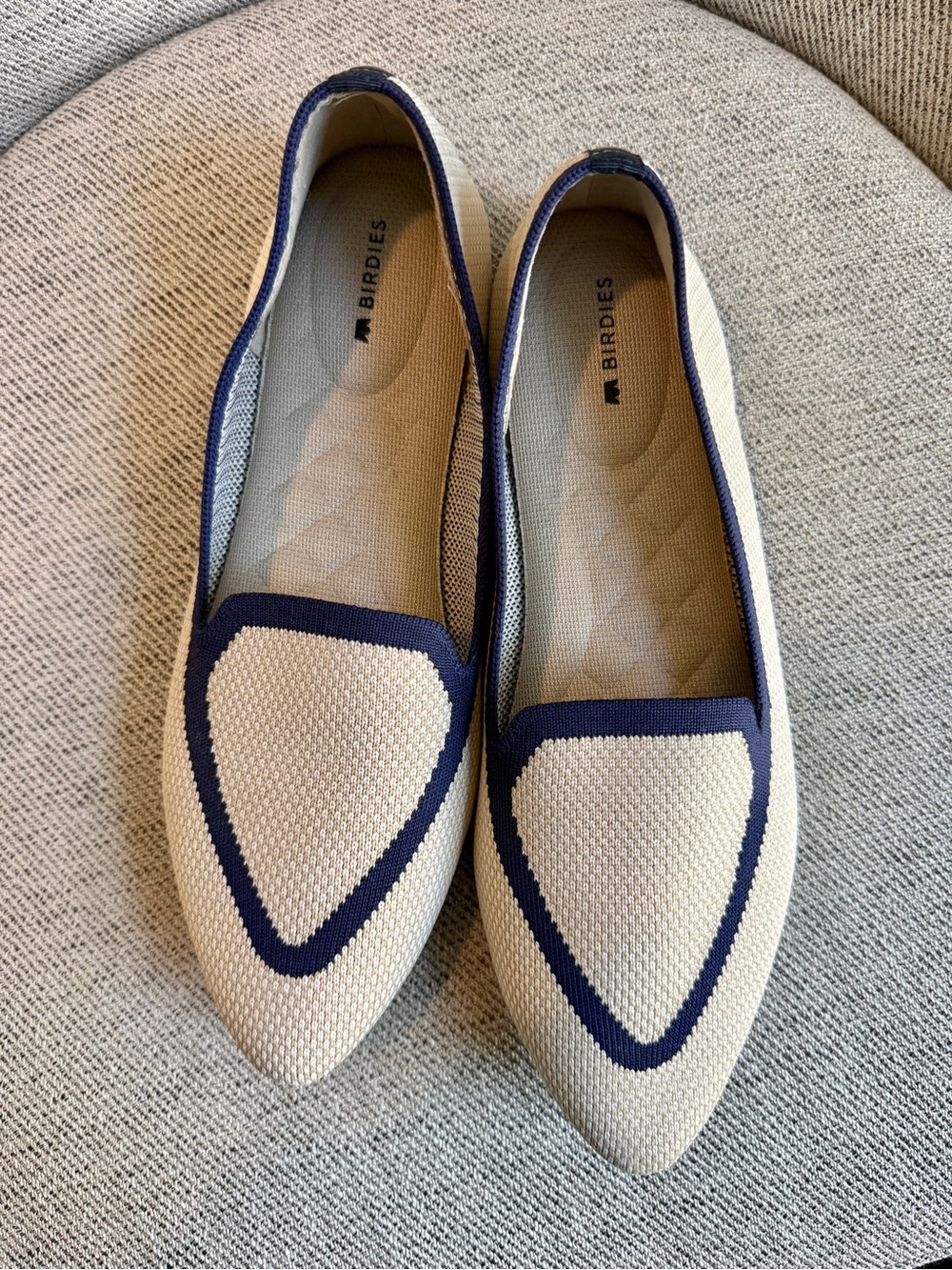 Birdies Blackbird Cream Knit Pointed Loafers with Navy Trim, Size 9.5